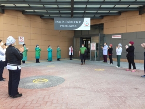 Şehir Hastanesinde Korona Tedavisi Biten 3 Hasta Daha Taburcu Oldu