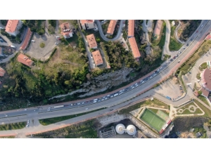 Sokağa Çıkan Vatandaşa 1.5 Metre Uyarısı