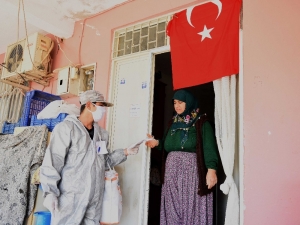 Muratpaşa’da Maske Dağıtımı Devam Ediyor