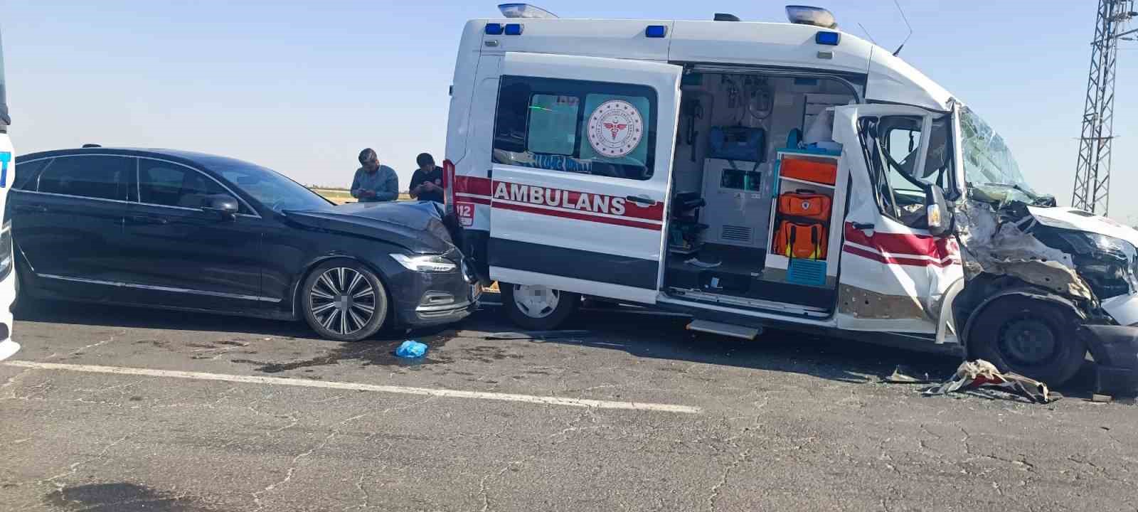mardin-de-ambulans-tir-ve-otomobilin-karistigi-kazada-3-kisi-yaralandi