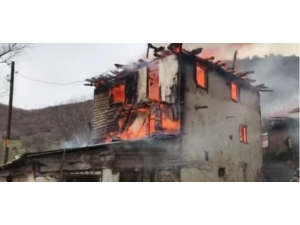 Kızılcahamam’da 6 Ev Ve Samanlık Yandı