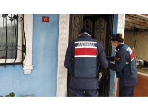 Jandarma Sokağa Çıkamayan 5 Bin 488 Kişiye Yardım Eli Uzattı