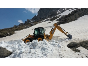 Antalya’da Nisan Ayında Karla Mücadele Çalışması
