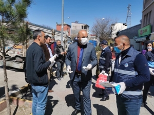 Tuzluca Belediyesi Maske Ve Eldiven Dağıttı