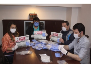 Bolu’da Yerel Gazete Abonelerine Maske Dağıttı
