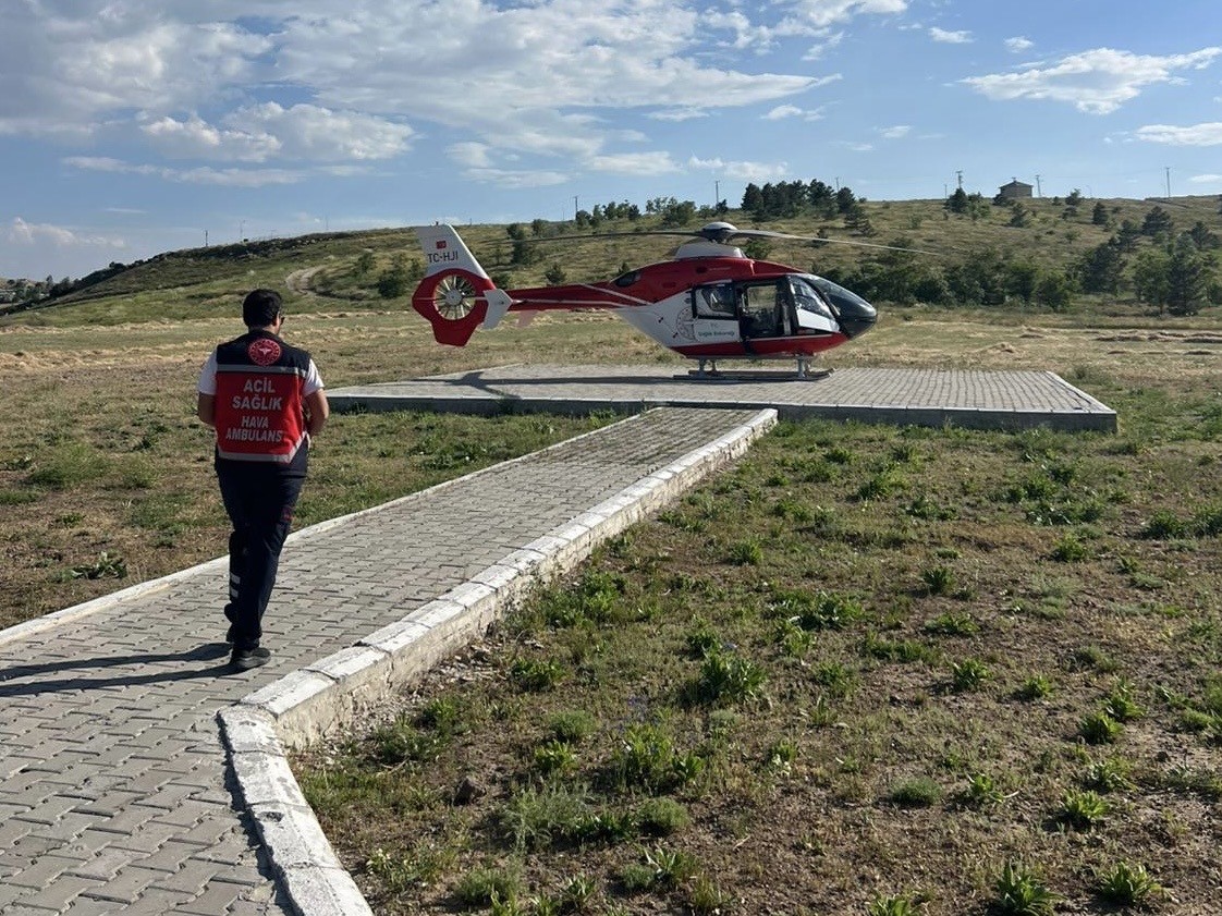 ercis-ten-van-a-bebek-icin-hava-ambulansi-seferberligi