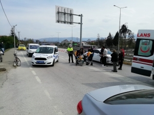 Otomobil Bisikletliye Çarptı