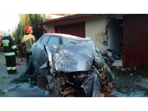 Refüje Çarpan Araç Metrelerce Uçtu, Kaza Anı Kameraya Yansıdı