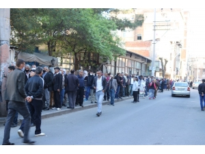 Bu Görüntüler Diyarbakır’dan, Sosyal Mesafe Kuralını Hiçe Saydılar