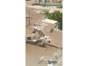 Sahile Gidemeyen Kadınlar Çatıda Güneşlendi