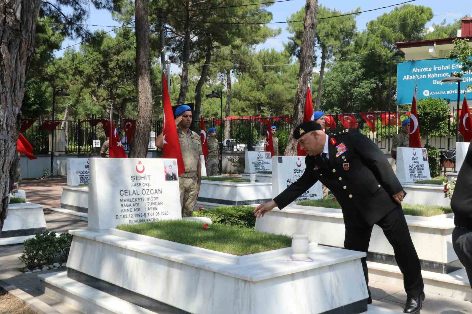 antalya-da-sehitler-dualarla-anildi