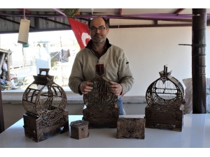 Hobileri Sayesinde Evde Kalmaktan Keyif Alıyor