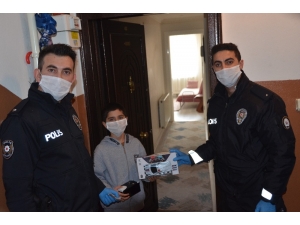 Kumbarasındaki Paraları ’Biz Bize Yeteriz Türkiyem’ Kampanyasına Bağışladı