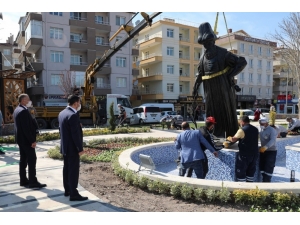 Damat İbrahim Paşa Heykeli Yeni Yerine Taşındı