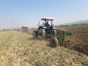 Adü Ziraat Fakültesi Toprak İşleme Ve Ekim Hazırlıklarına Başladı