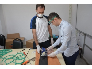 Okullar Fabrika Gibi Çalışıp Maske Üretiyorlar