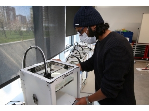 Abdullah Gül Üniversitesi’nden Sağlık Çalışanlarına Üç Boyutlu Yazıcılarla Destek