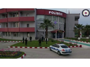 Polis, Sosyal Mesafeyi Koruyarak Zeybek Oynadı