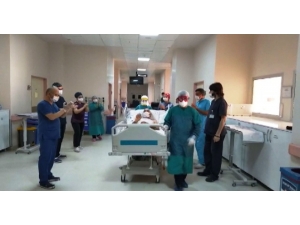 Yoğun Bakımdan Alkışlarla Servise Alındı