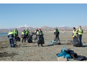 Van Gölü’nün 2 Bin 800 Metrelik Sahilinde 40 Ton Çöp Toplandı