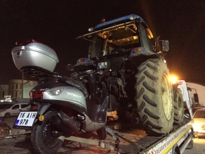 Traktörden Dökülen Yağ Kazaya Yol Açtı...