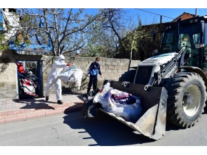 Malatya’da Çöp Evden 8 Kamyon Çöp Çıkarıldı