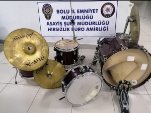 Bolu’da, Davul Seti Çalan 3 Hırsız Polisin Alıcı Kılığına Girmesiyle Yakalandı