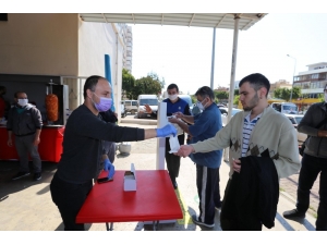 Kepez Belediyesi 11 Semt Pazarında, 2 Günde 27 Bin 800 Maske Dağıttı