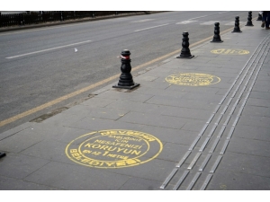 Nevşehir’de Kaldırım Ve Banka Önlerinde Sosyal Mesafe Uyarısı