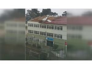 Görele’de Fırtına Nedeniyle Okulun Çatısı Uçtu