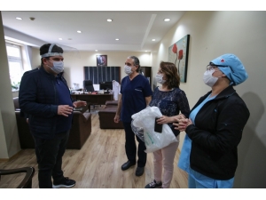 Buca Belediyesinden Sağlık Kahramanlarına Ekipman Desteği