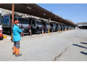 Başkan Palancıoğlu Melikgazi Temizlik Personelini Alkışladı