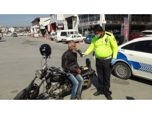 Yaşlı, Alkollü Ve Öfkeli Adam Pes Dedirtti