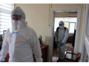 Maske Ve Bonenin Ardından Şimdi De İlaçlama Tulumları Üretiyorlar