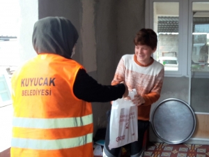 Kuyucak Belediyesi Öğrencinin Test Kitabı İsteğini Yerine Getirdi