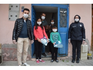 8 Yaşındaki Mehmet’in Doğum Gününü Polisler Kutladı