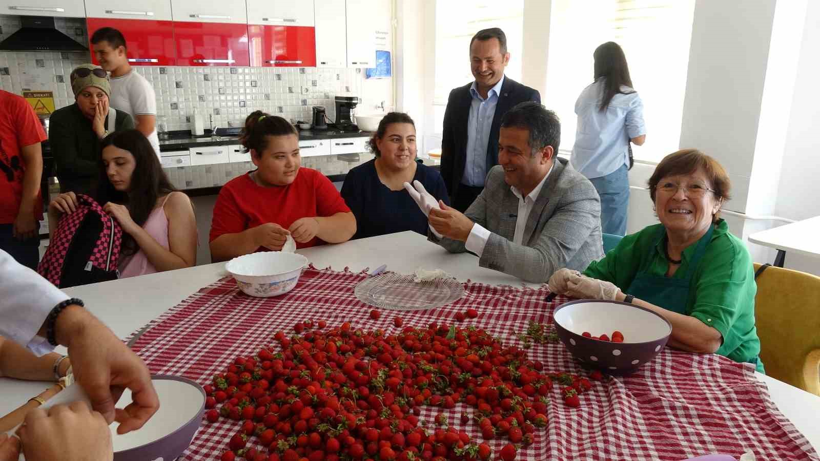 ozel-ogrenciler-ile-baskan-halit-dogan-in-gulumseten-diyaloglari