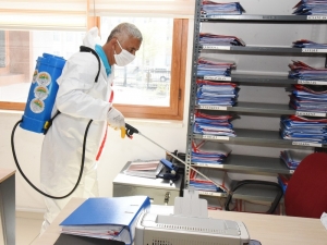 Toroslar Belediyesi Ekipleri, Kamu Binalarını Dezenfekte Ediyor