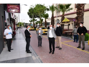 Vali Deniz, Trafiğe Kapatılan Caddede İncelemelerde Bulundu