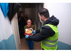 Gaziosmanpaşa Belediyesinden Sağlık Çalışanın Kızına Sürpriz Doğum Günü