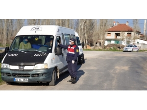 Şuhut’ta Jandarma Ekiplerinden Araçlara Korona Virüs Denetimi