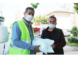 Erdemli Belediyesinden Minibüs Şoförlerine Maske Desteği