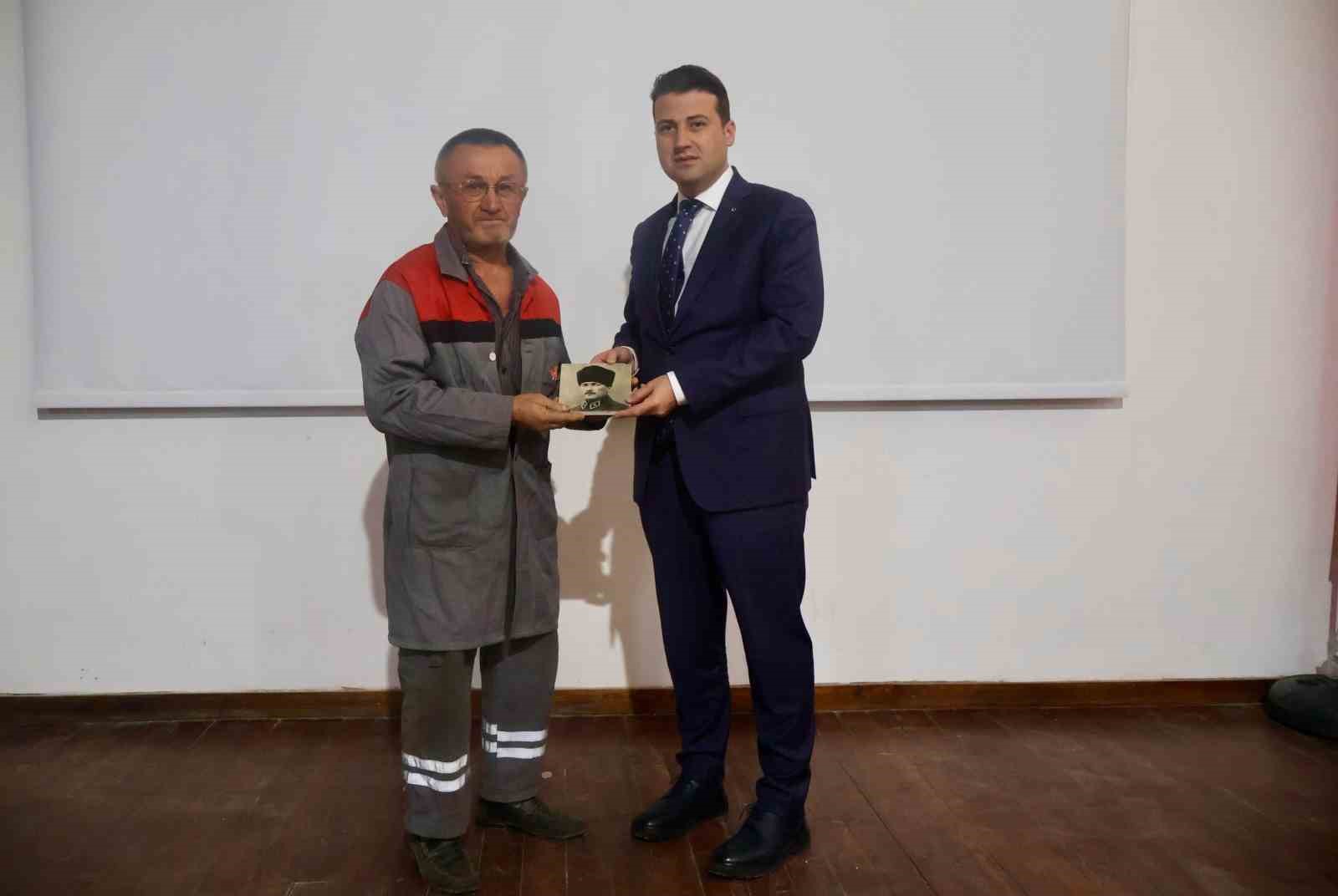 56-yillik-tamirci-civril-de-yilin-ahisi-secildi