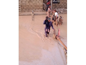 Yemen’de Mülteci Kamplarında Sel Felaketi: 10 Kayıp