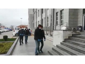 Montun Gizli Ceplerine Esrar Zulalayan Şahıslar Polisten Kaçamadı