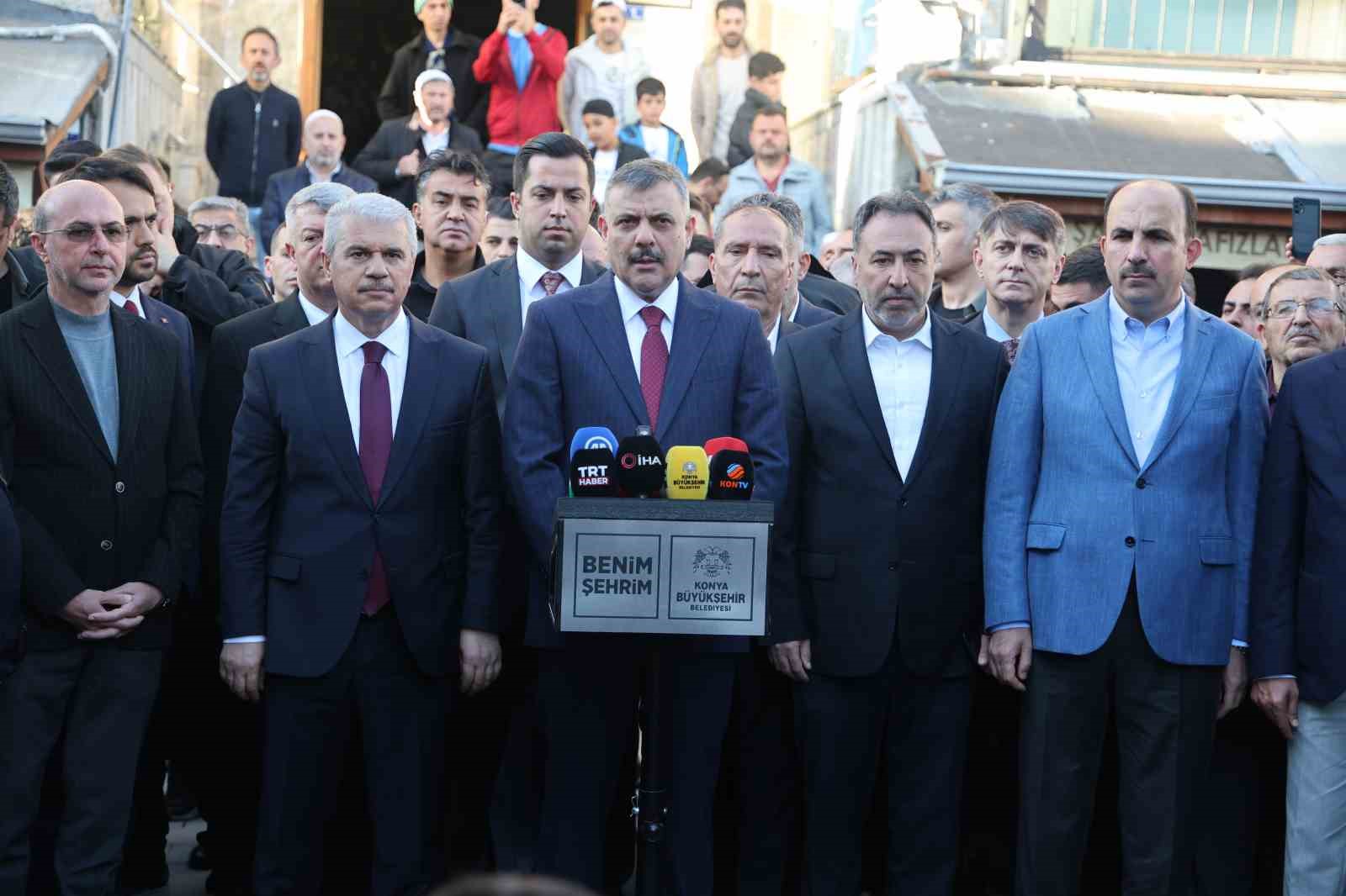icisleri-bakani-ciftci-bayram-namazini-konya-da-kildi