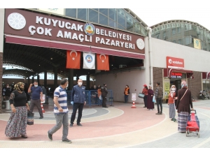 Kuyucaklılar Erken Kurulan Pazarda İhtiyaçlarını Karşıladı