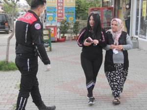Polisin Sosyal Mesafe Uyarısına Vatandaştan Alkış