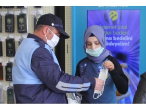 Zabıta Esnafa Maske Dağıttı