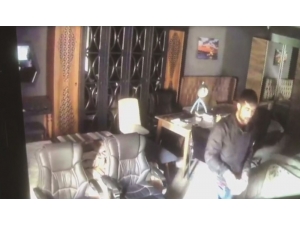 Sadaka Kutularını Böyle Çaldı